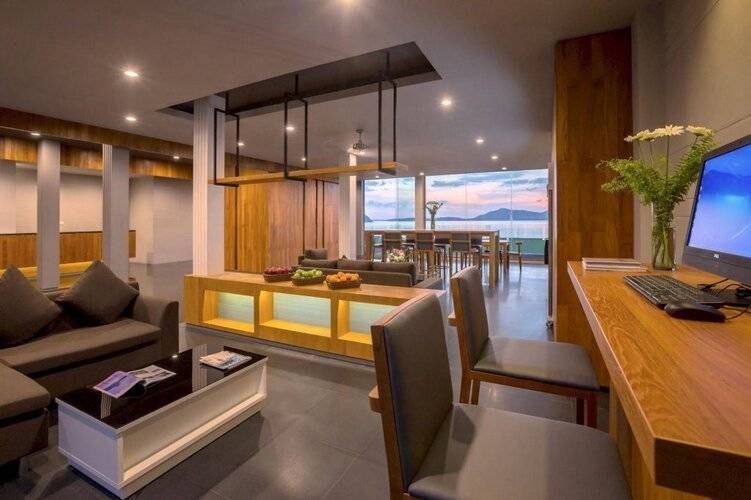 X10 Suites Hotel