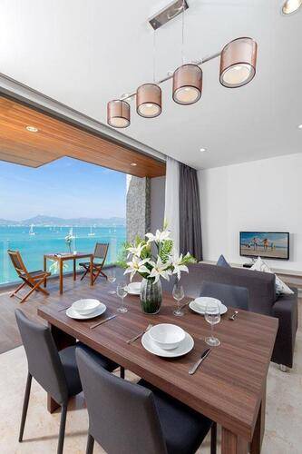 X10 Suites Hotel