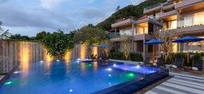 X10 Suites Hotel
