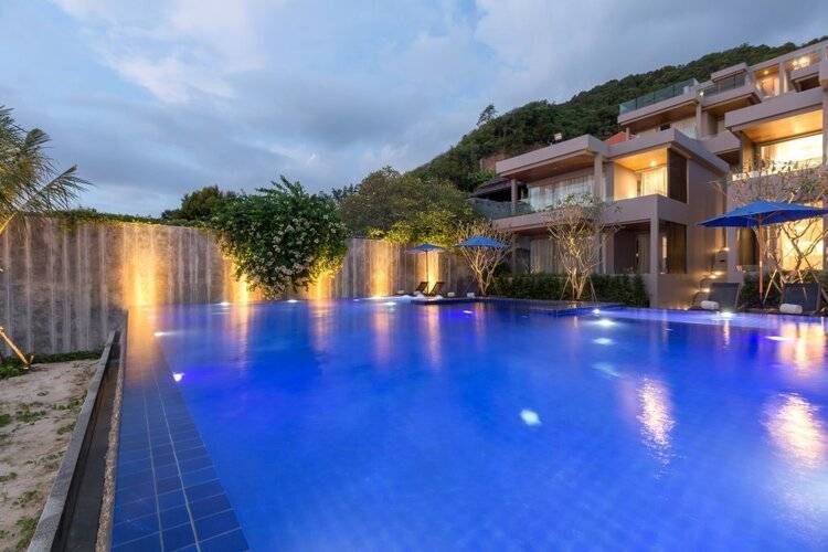 X10 Suites Hotel