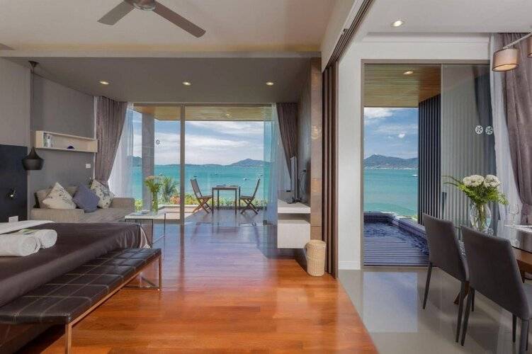 X10 Suites Hotel