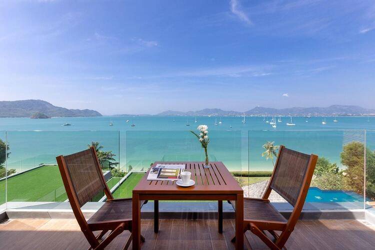 X10 Suites Hotel