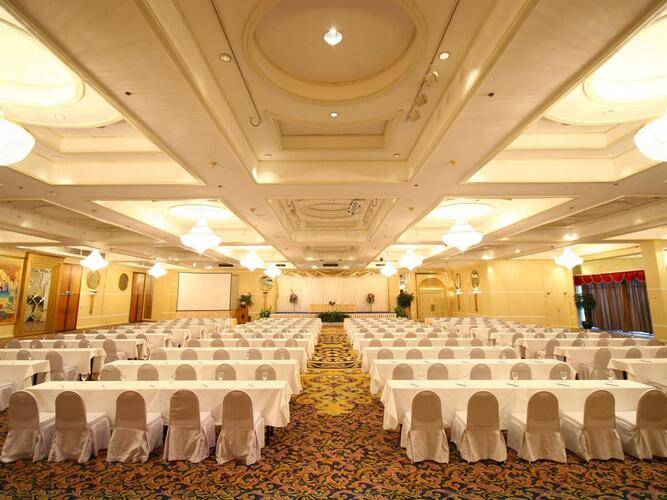 Montien Riverside Hotel