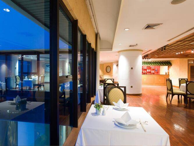 Montien Riverside Hotel