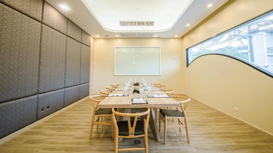 Holiday Style Ao Nang Beach Resort (Ex.Holiday Inn Express Krabi Ao Nang Beach)