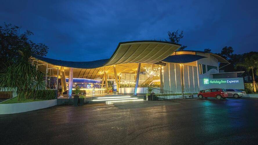Holiday Style Ao Nang Beach Resort (Ex.Holiday Inn Express Krabi Ao Nang Beach)