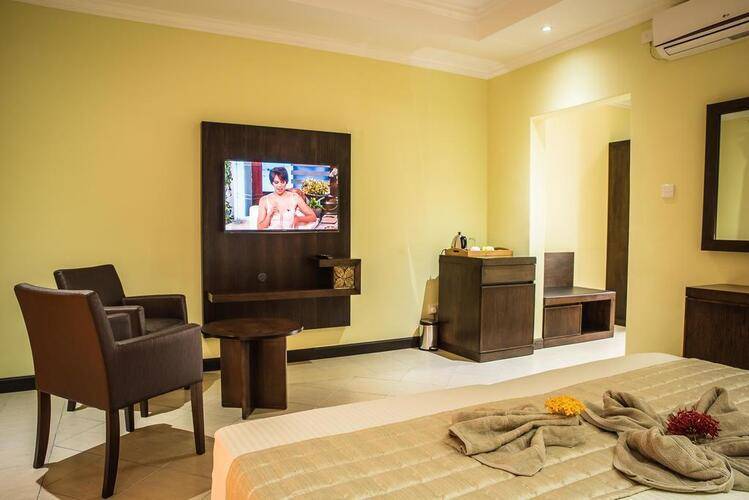 The Oasis Hotel, Restaurant & Spa