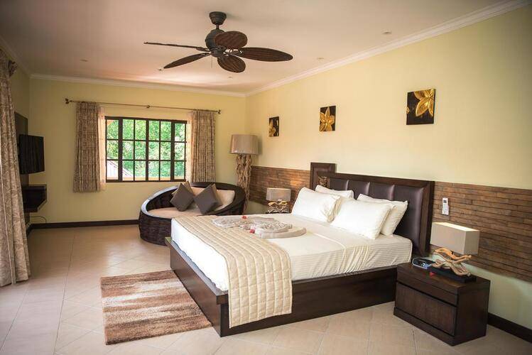 The Oasis Hotel, Restaurant & Spa