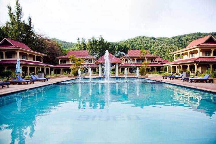 The Oasis Hotel, Restaurant & Spa