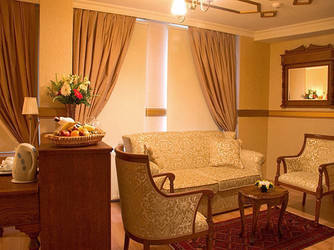 Aruna Hotel