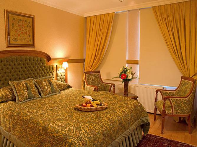 Aruna Hotel