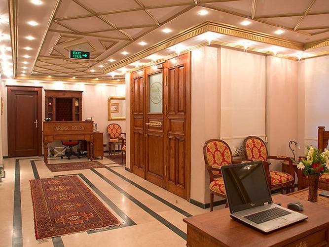 Aruna Hotel