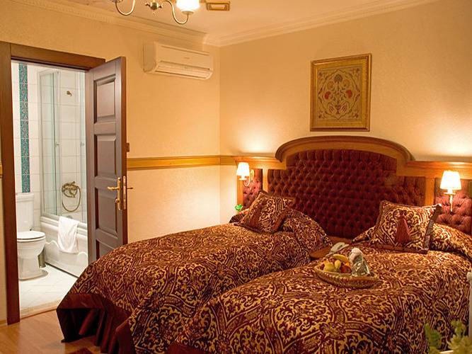 Aruna Hotel