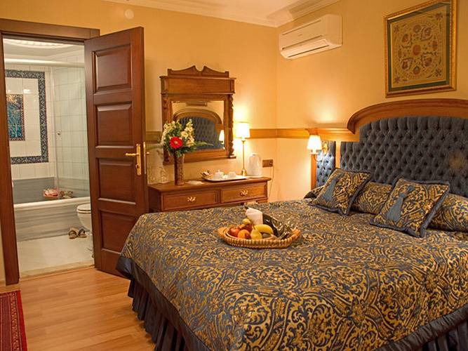 Aruna Hotel