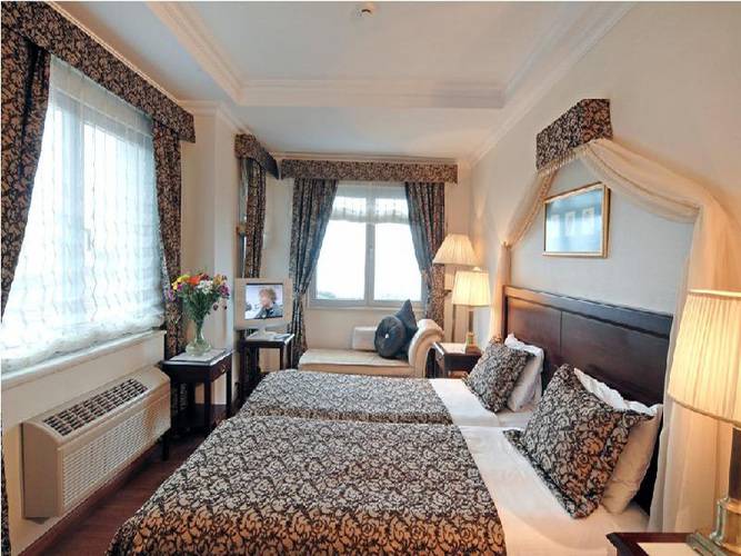 Daphne Hotel