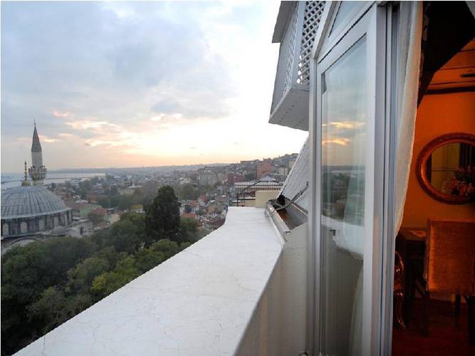 Daphne Hotel
