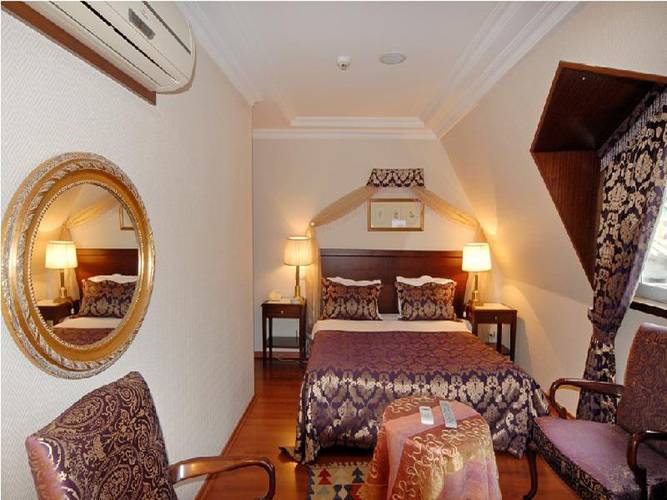 Daphne Hotel