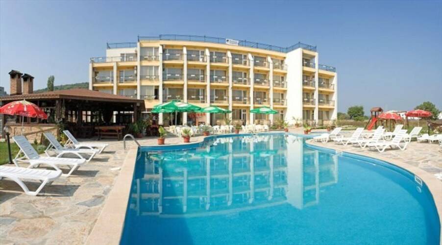 Paraiso Park 2★, Обзор