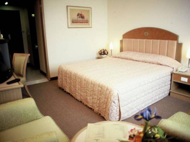 Grand Tower Inn