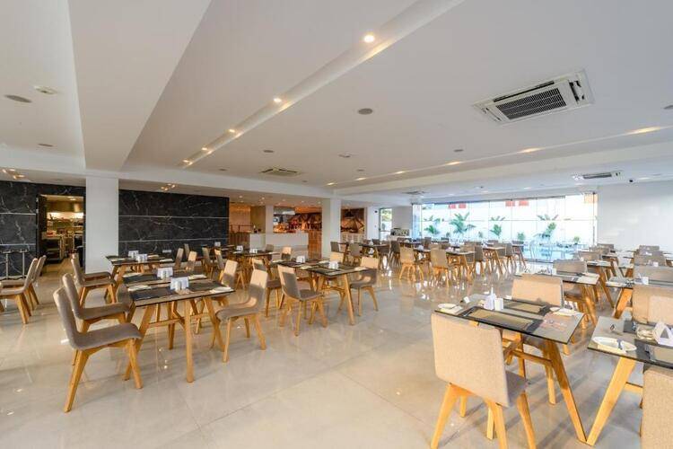 Seasons Hotel (Adults Only 14+)