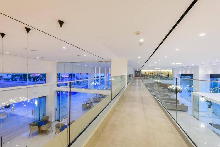 Seasons Hotel (Adults Only 14+)