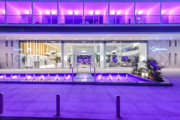 Seasons Hotel (Adults Only 14+)