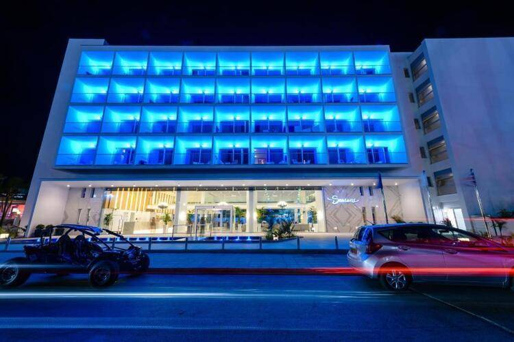 Seasons Hotel (Adults Only 14+)