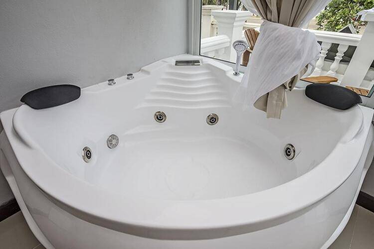 Modern Living Hotel