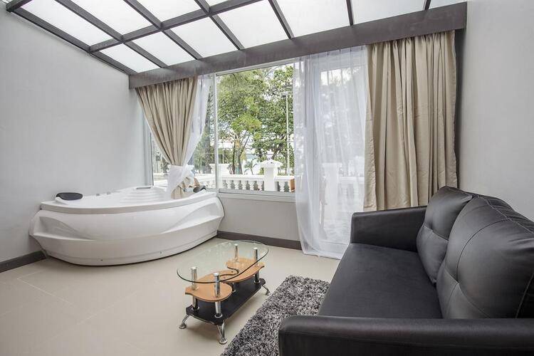 Modern Living Hotel