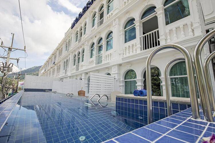 Modern Living Hotel