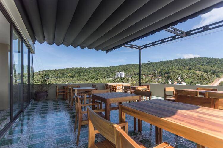 Golden Daisy Hotel