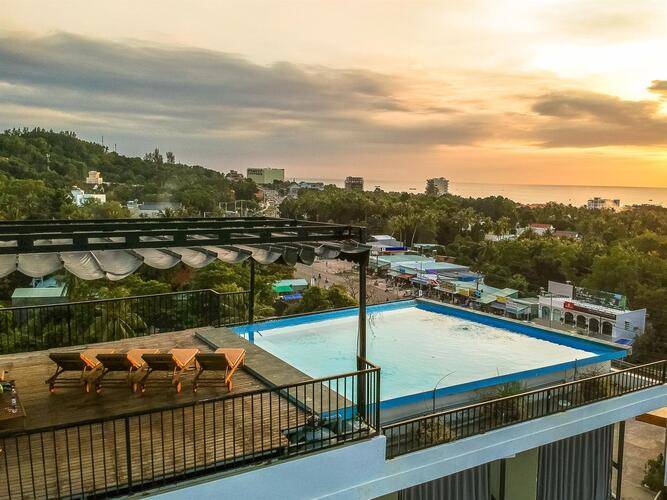 Golden Daisy Hotel