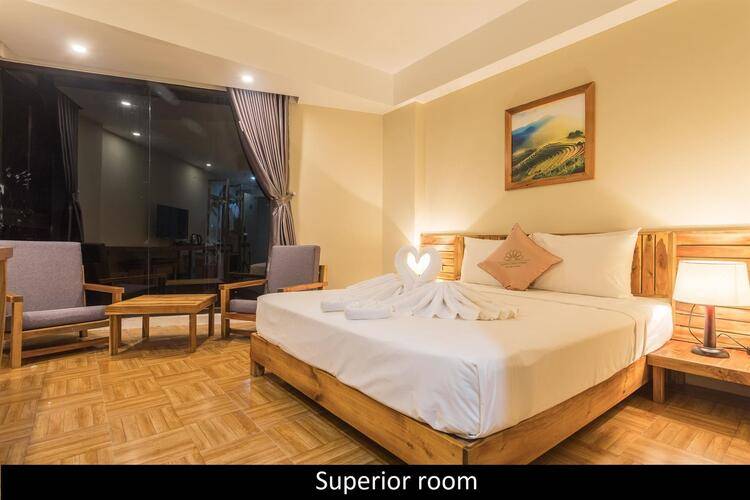 Golden Daisy Hotel