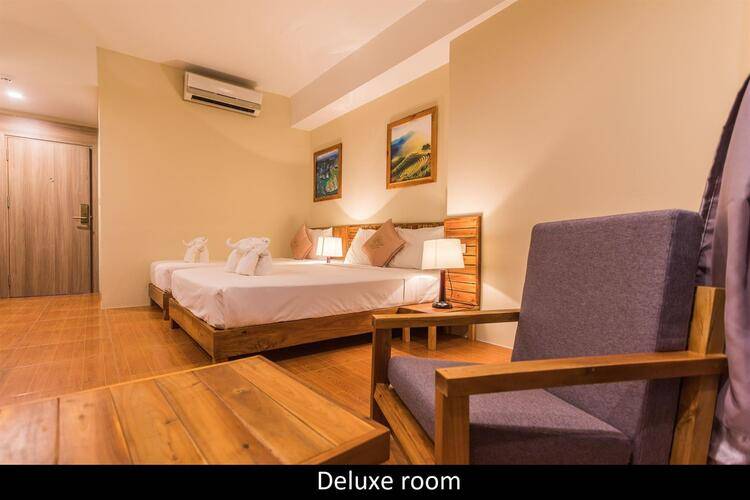 Golden Daisy Hotel