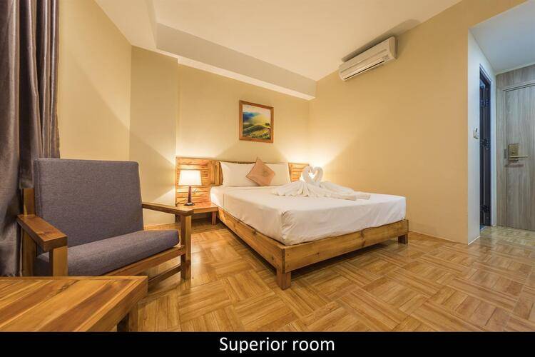 Golden Daisy Hotel