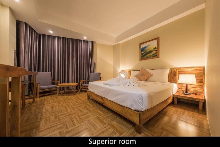 Golden Daisy Hotel