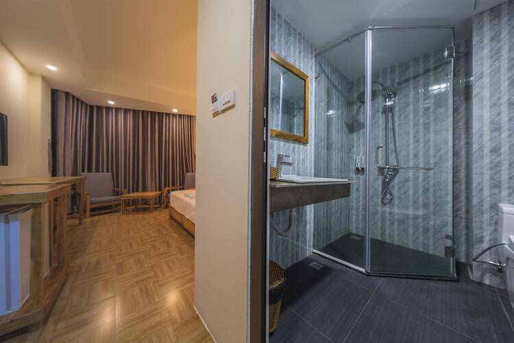 Golden Daisy Hotel