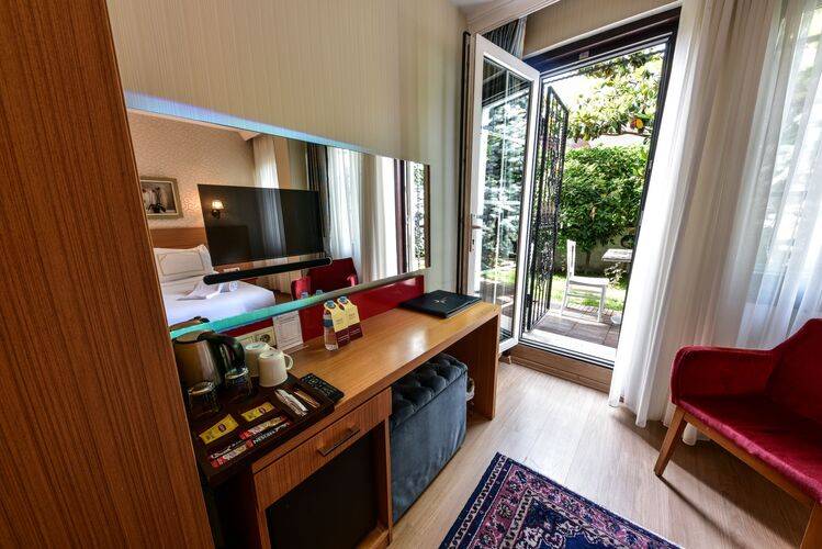 Almina Hotel