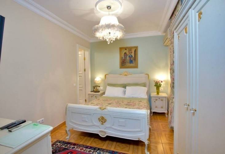 1207 Hotel (Ex. Alzer Hotel)