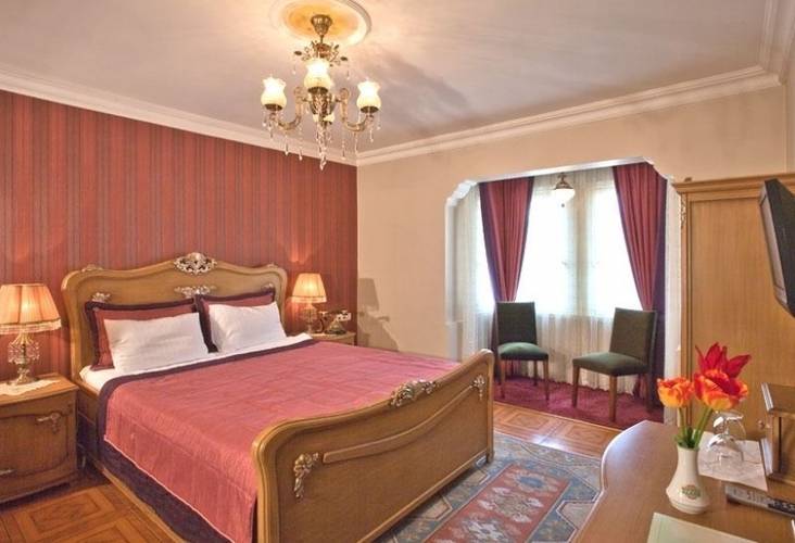 1207 Hotel (Ex. Alzer Hotel)