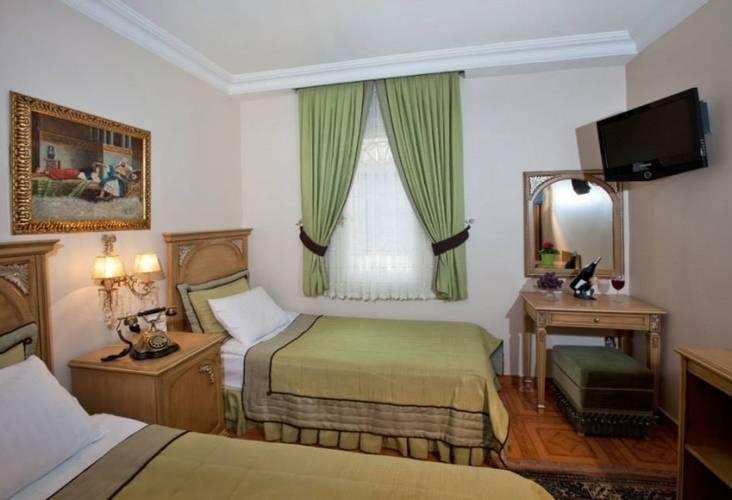 1207 Hotel (Ex. Alzer Hotel)