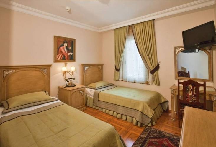 1207 Hotel (Ex. Alzer Hotel)