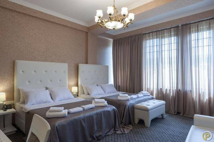 Piazza Hotel