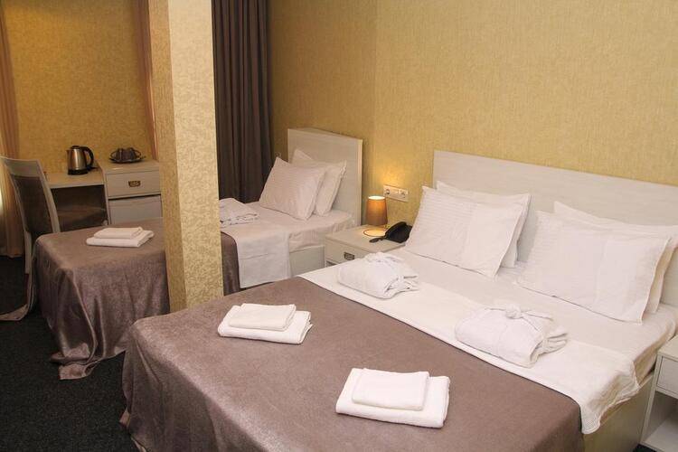Piazza Hotel