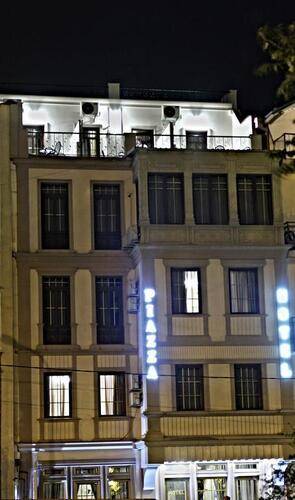 Piazza Hotel