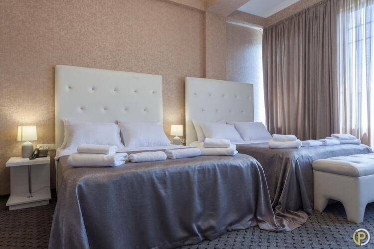 Piazza Hotel