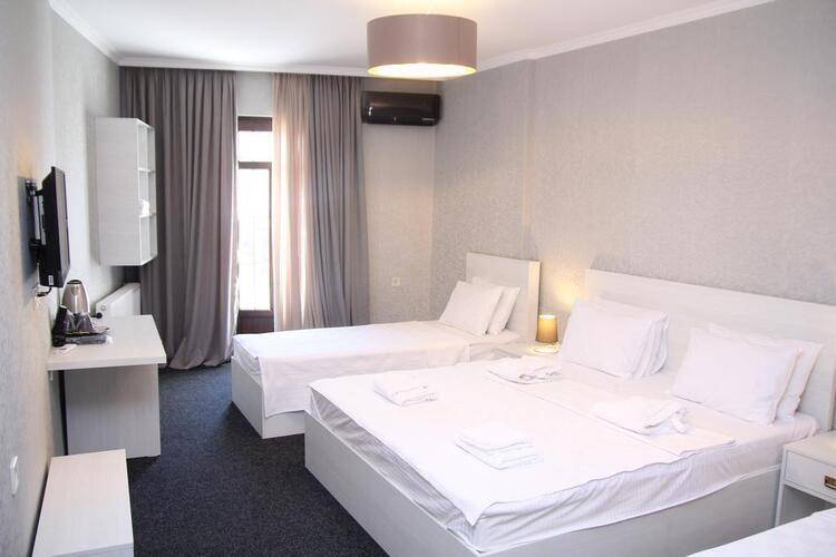 Piazza Hotel