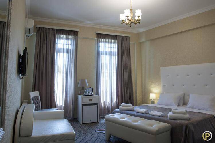 Piazza Hotel
