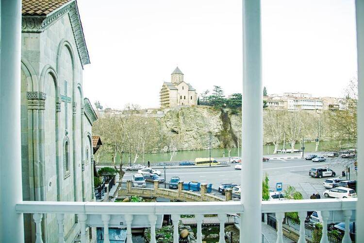 Aivani Hotel