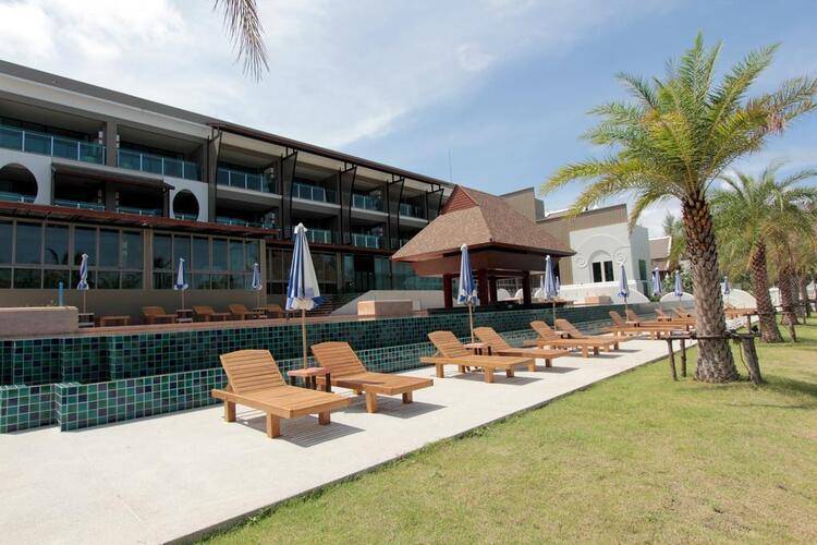 Maikhao Palm Beach Resort